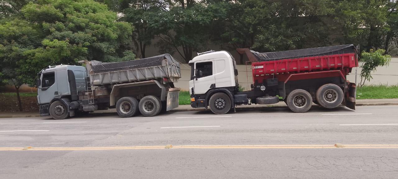 Areia, pedra, cimento e materiais para construção